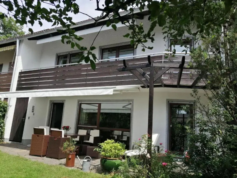 Elegant-terraced-house-children-at-least-6-a-old