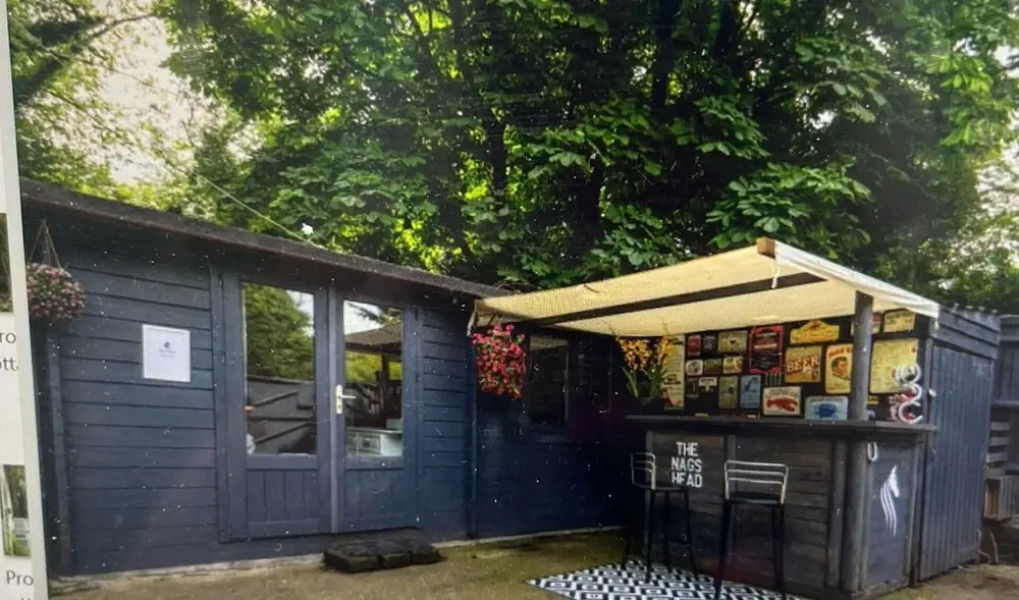 Beautiful 1-bed Secluded Cabin, With bar & Fire