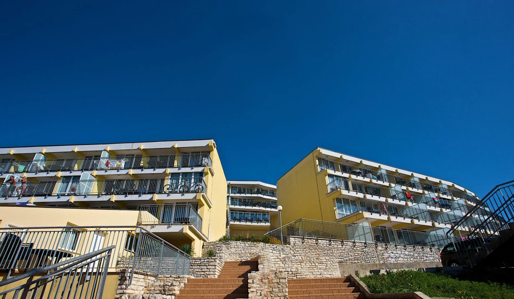 Splendid Golden Rocks Resort