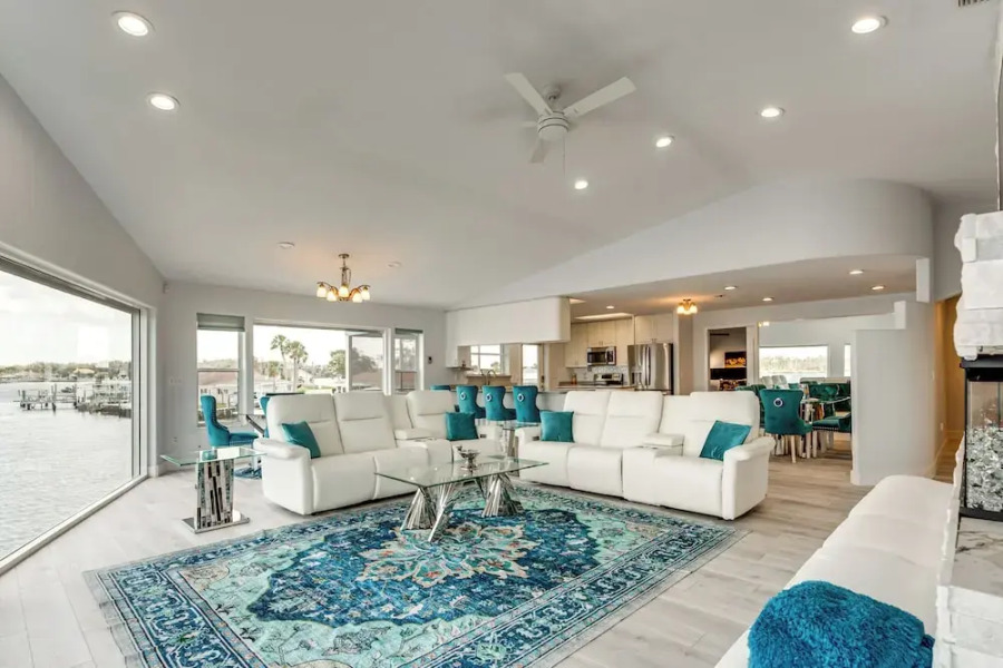Waterfront Gem: Crystal River Family Home