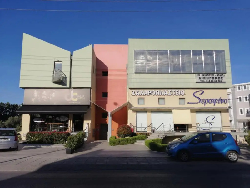 Spacious & Modern Studio Apartment Near the Airport