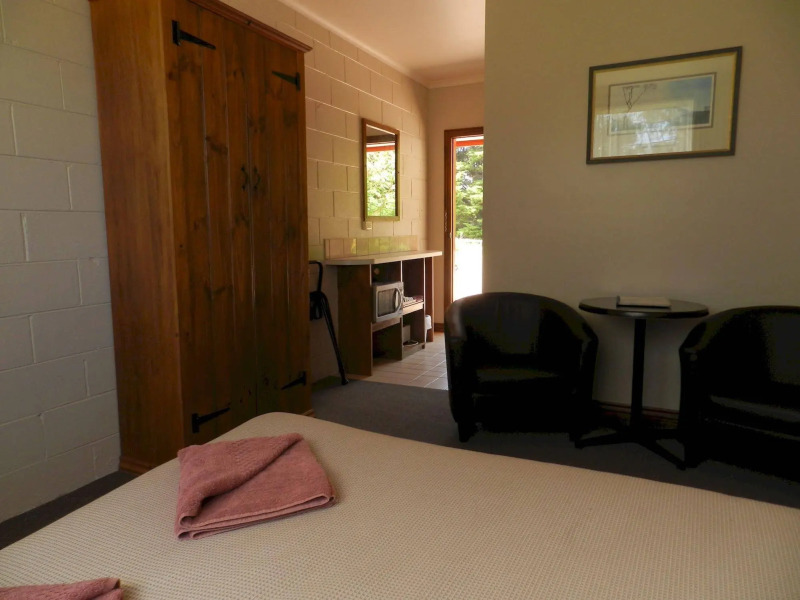 Twelve Apostles Motel & Country Retreat