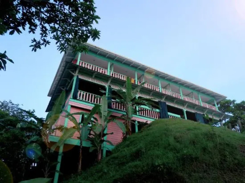 Los Secretos Guesthouse