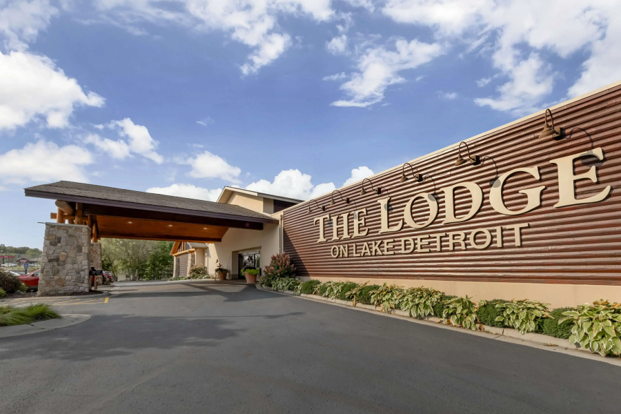 Best Western Premier The Lodge on Lake Detroit