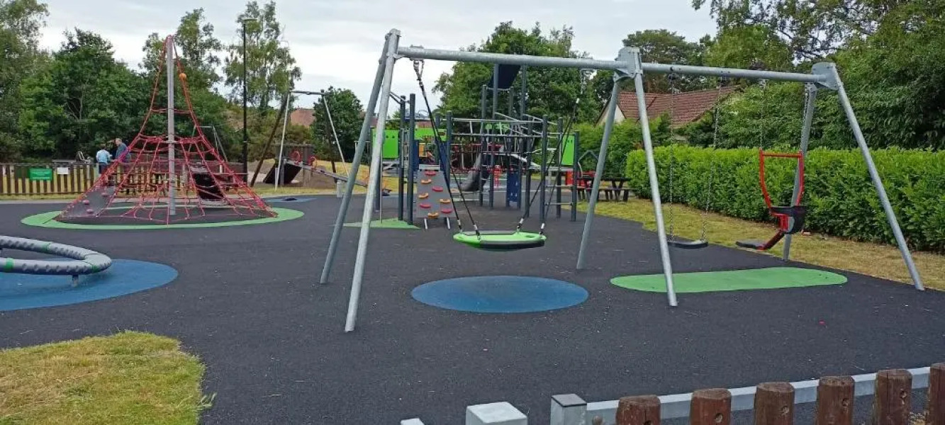 Lions Lodge: Great location with hot tub