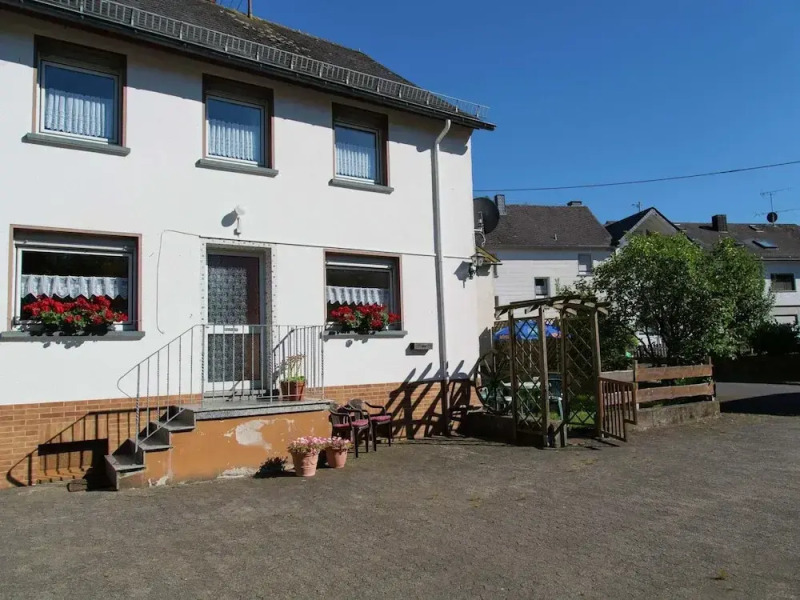 Eifel Retreat Near Volcanic Lakes