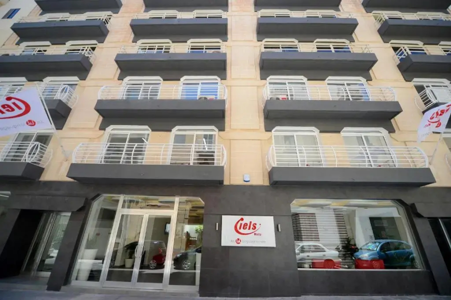 Day's Inn Hotel and Residence