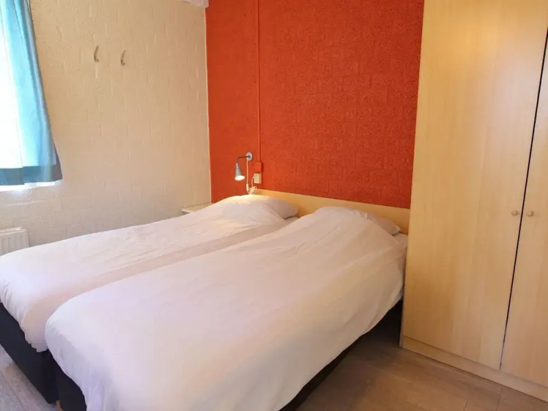 Well-kept Bungalow With Fireplace Near Valkenburg