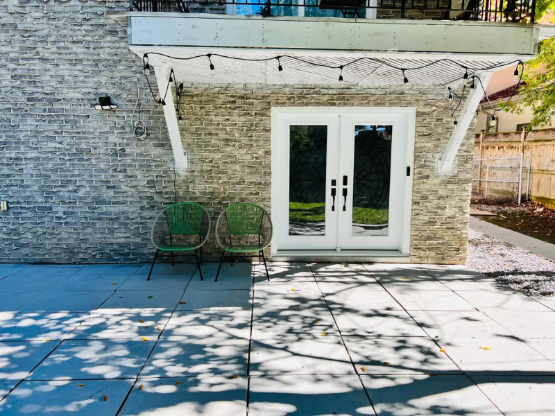 Tranquil & Cozy 30 min to Toronto ~ Backyard ~ Pkg