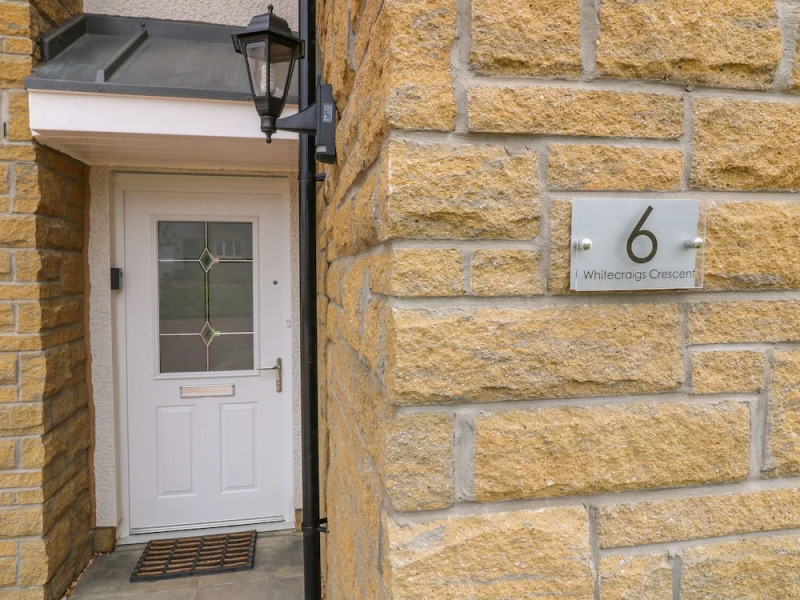 6 Whitecraigs Crescent