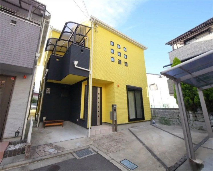 Neyagawa Station House