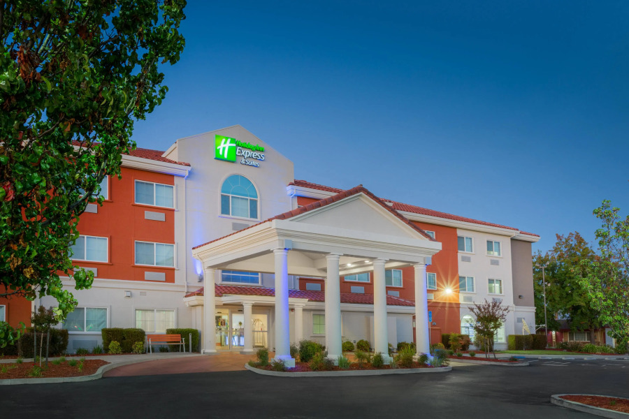 Holiday Inn Express Hotel & Suites Oroville Lake by IHG