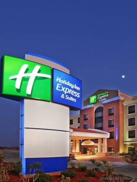 Holiday Inn Express & Suites Charlotte North by IHG