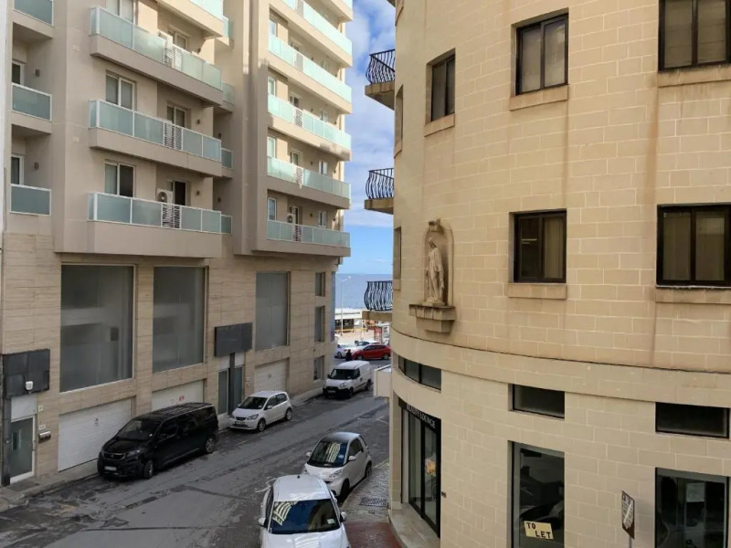 Large apartment close to rocky beach MCRE1-1