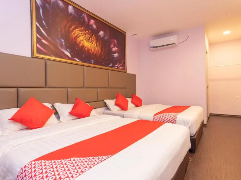 OYO 89423 Zenz Hotel