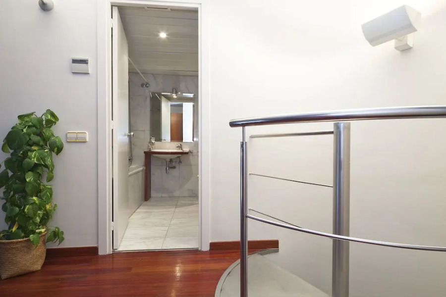 My Space Barcelona Gracia Pool B32