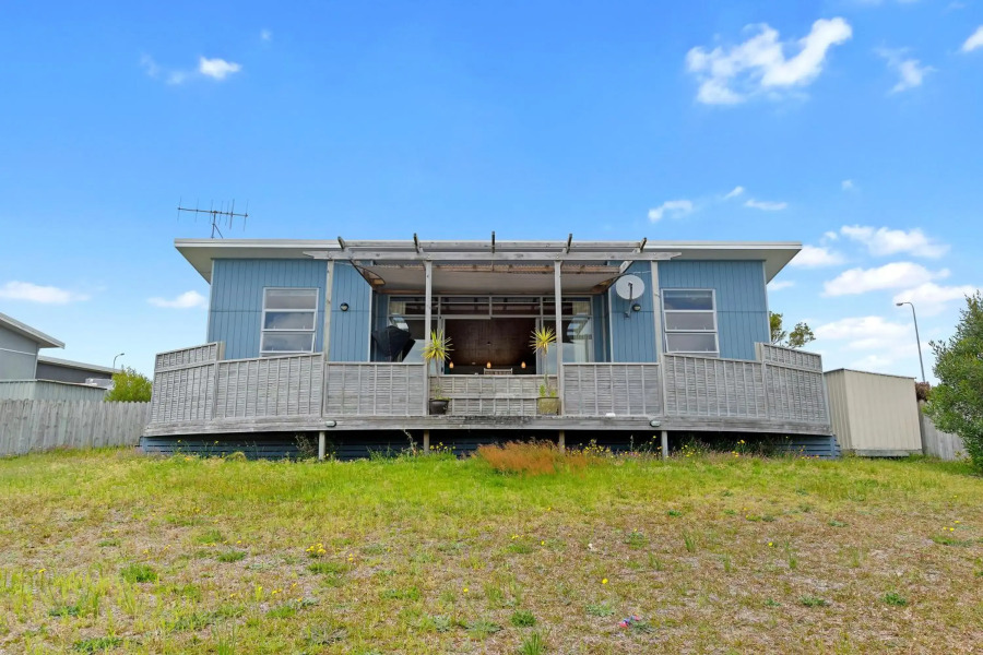 Blue Crush Villa - Mangawhai Heads Holiday Home
