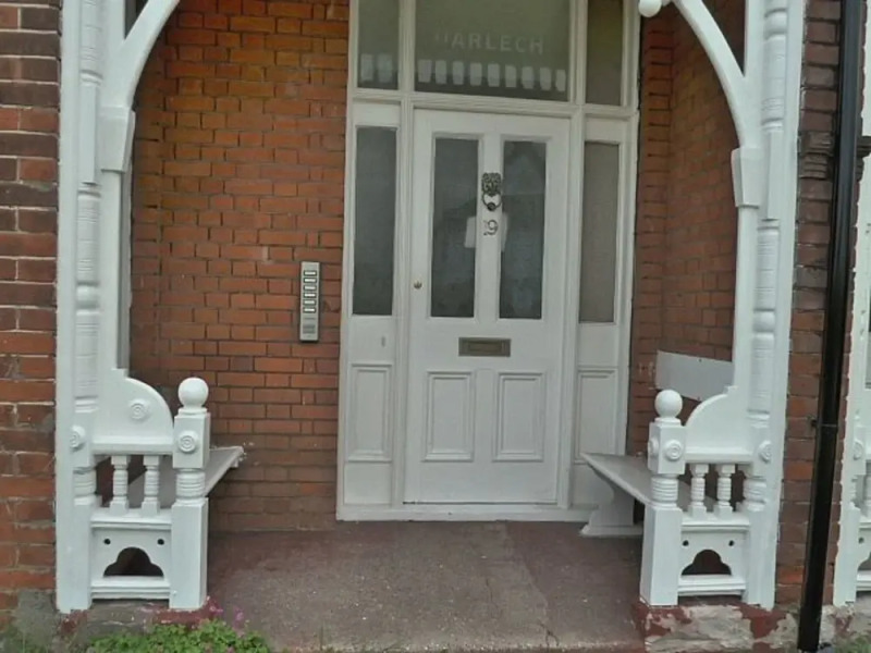 Top Floor Flat with Sea View