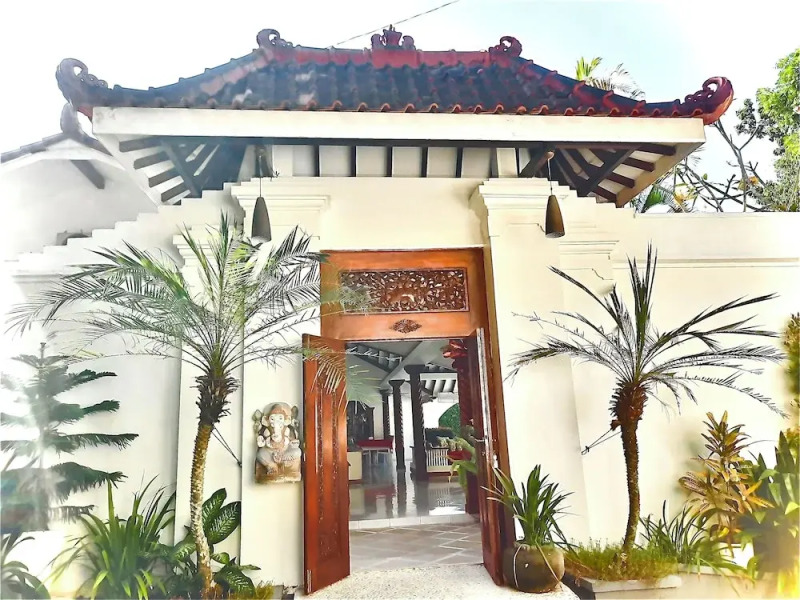 Yogyakarta Tropicana Villa