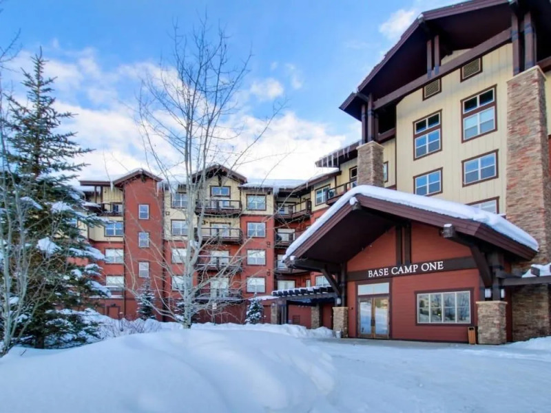 Contemporary Slopeside Condo
