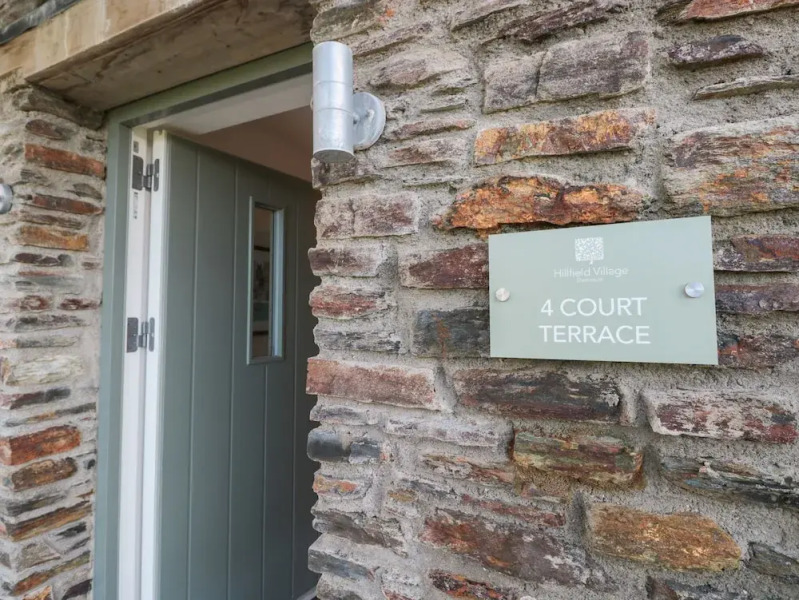 4 Court Terrace, Hillfield Village