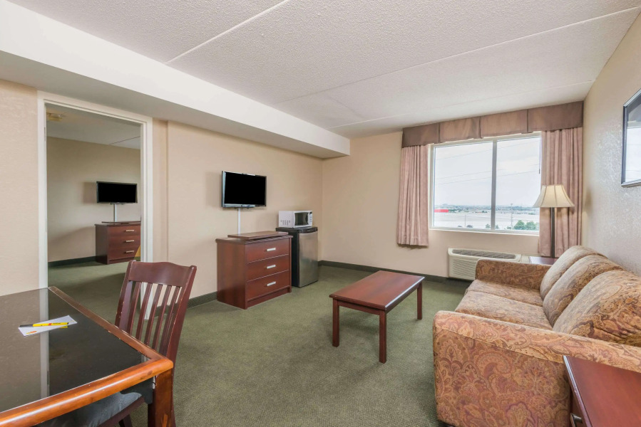 Super 8 by Wyndham Mississauga