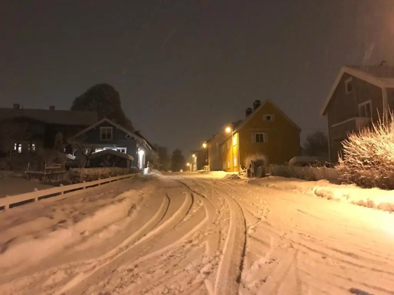 Charming Lakeside House