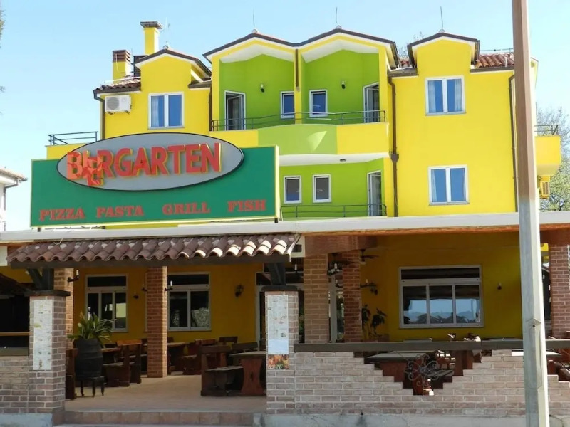 Hotel Hilde Yellow House