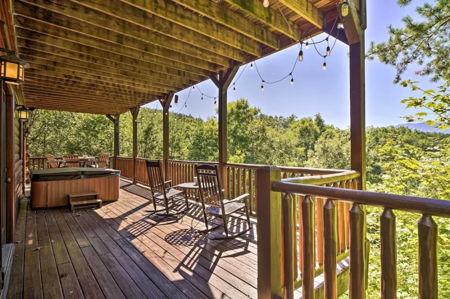 Pigeon Forge Cabin w/ Amazing Mountain Views!