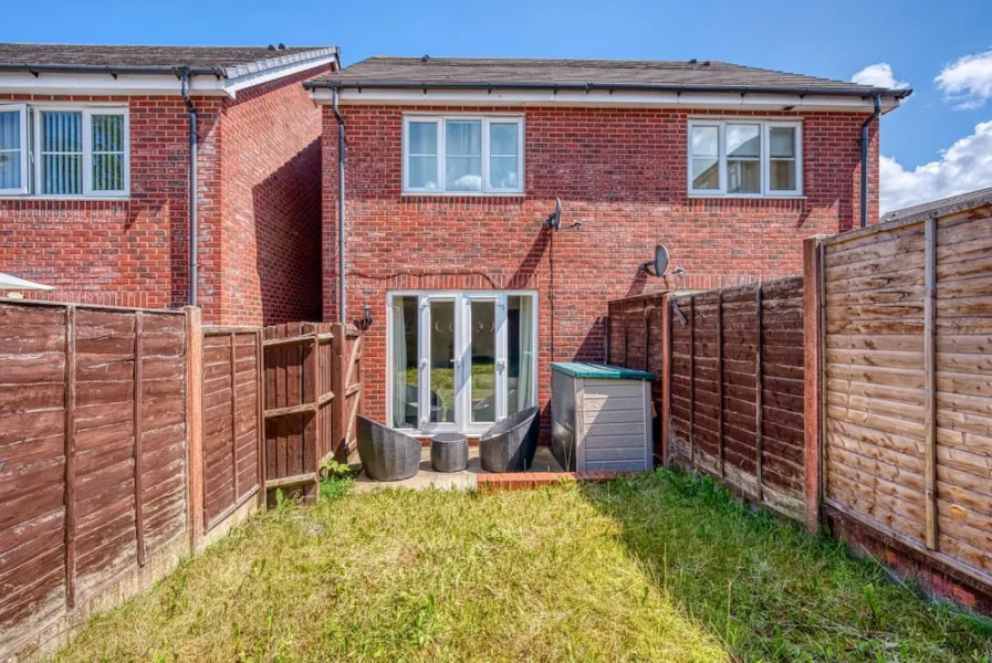 Cute Modern Mews Home in Oldbury