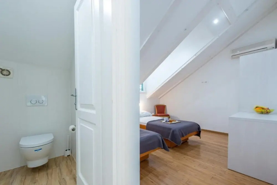 Villa Nisha - Six Bedroom Villa With Terrace and Swimming Pool ID Direct Booker 22773