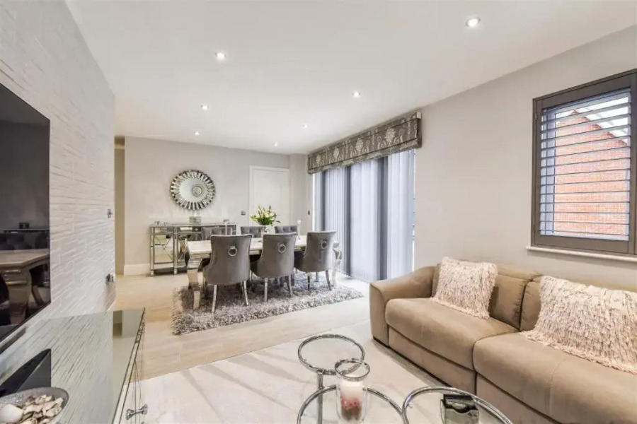 Luxury 4 Bedroom Detached House