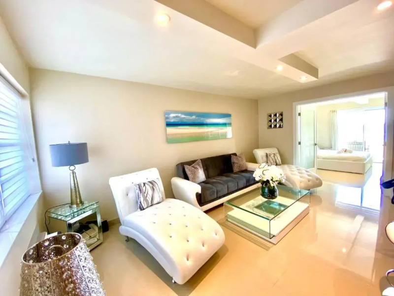 Modern waterfront apartment with Miami Skyline view on the bay 5 mins drive to Miami Beach with free parking