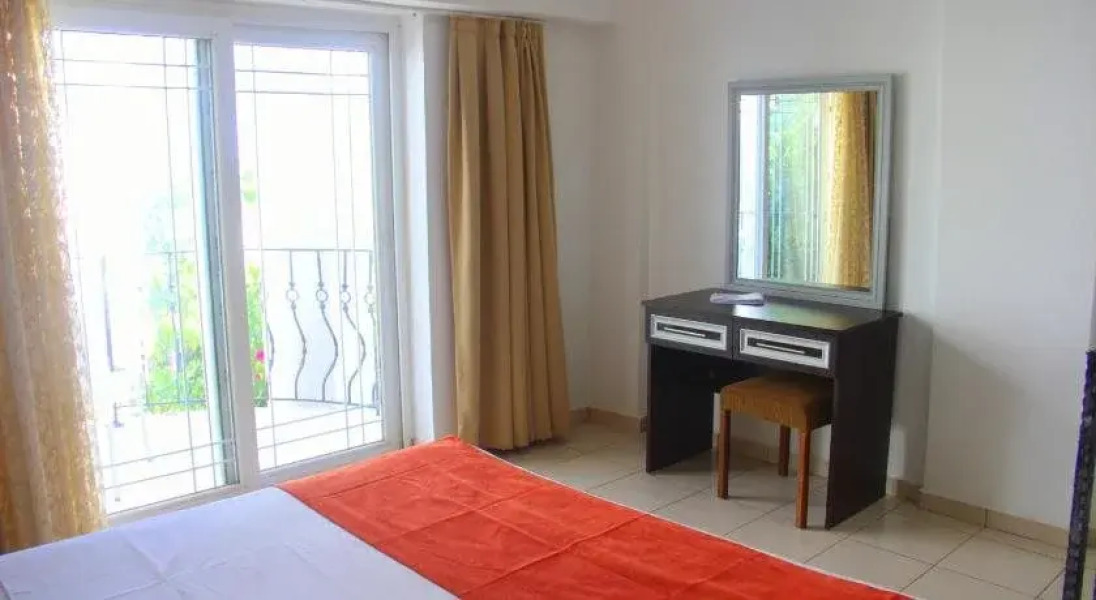 Yeldener Crystal Rocks