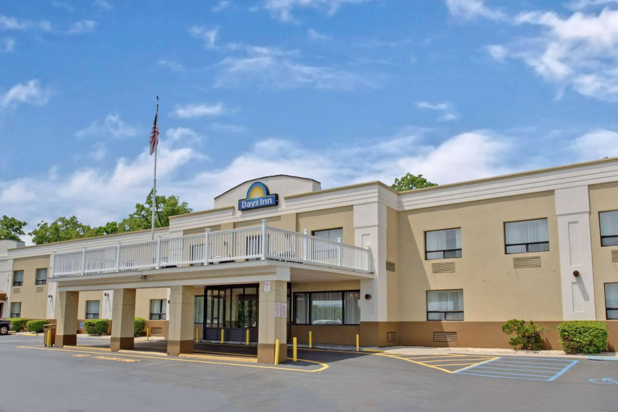 Red Roof Inn & Suites Newburgh – Stewart Airport/ West Point