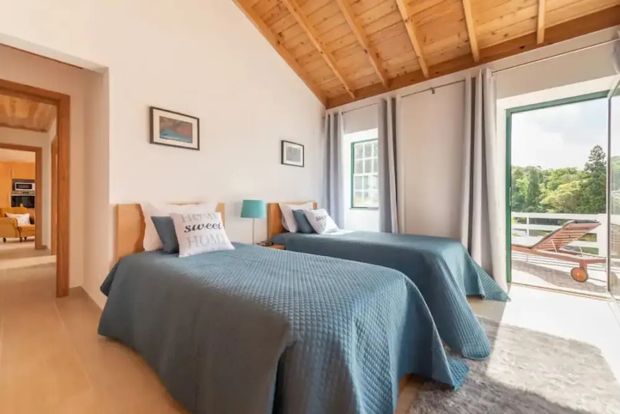 Villa Traditional, Pico by Izibookings