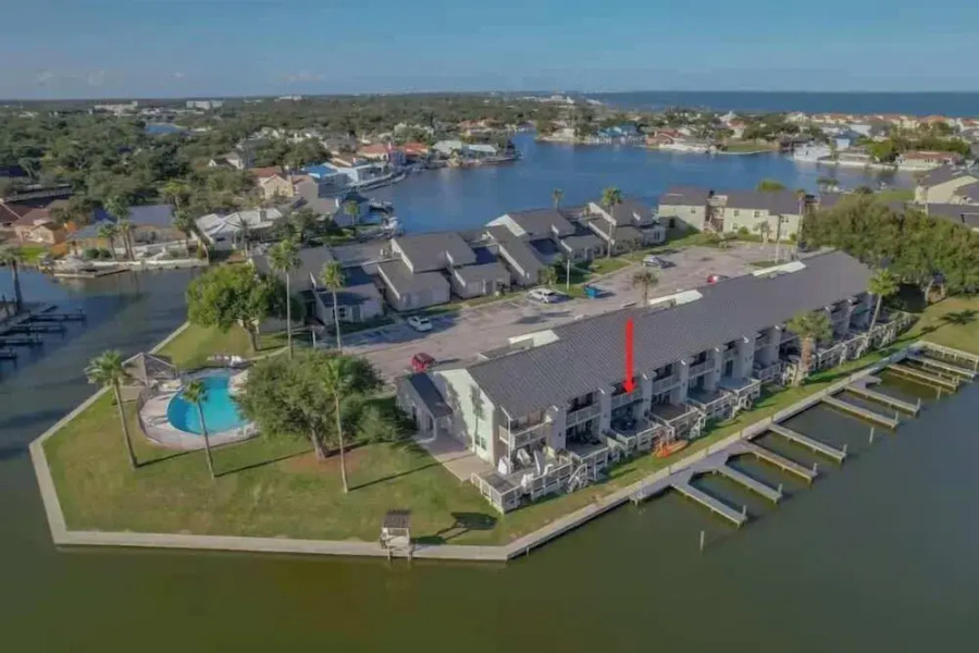 Seaside Cottage With Water Views!