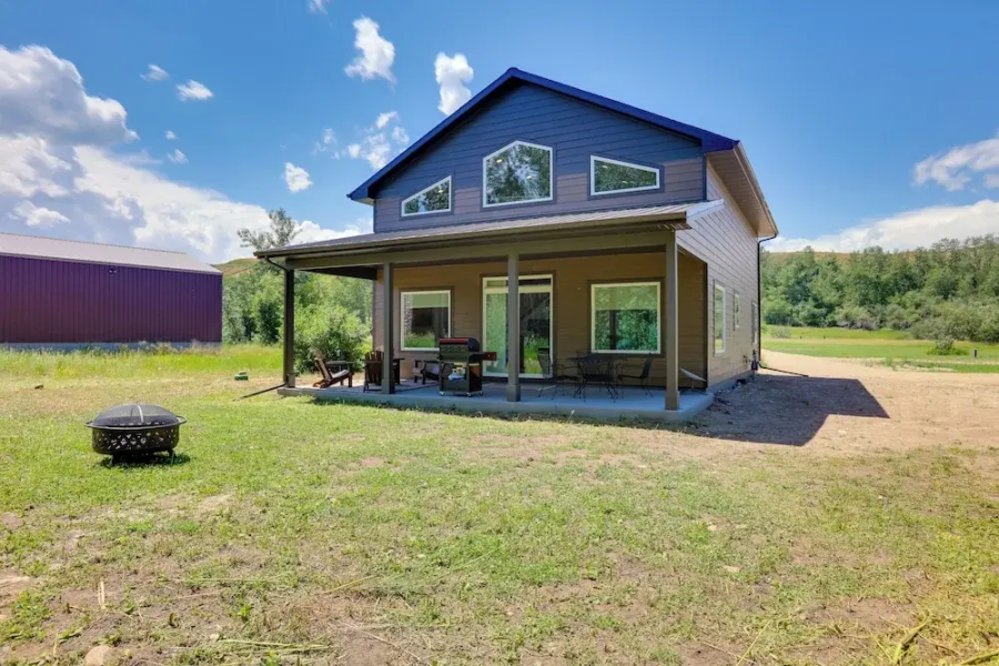 Red Lodge Retreat w/ Creek Access + Fire Pit!