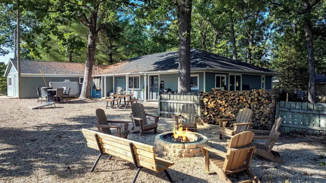 White Oak Landing Spacious 6 BDR w/ Boat Slip!