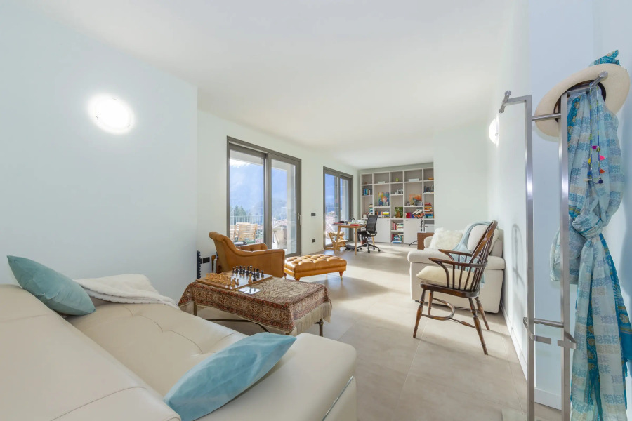 Beautiful 5 Bdrm Modern Penthouse