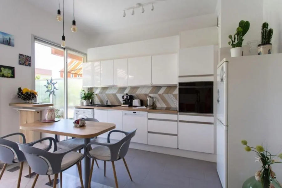 Air-Conditioned Apartment With Furnished Terrace & Parking Rated 3 Stars