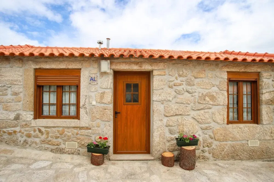 House With 2 Bedrooms in Sortelha, With Wonderful Mountain View, Furnished Terrace and Wifi - 200 km From the Beach