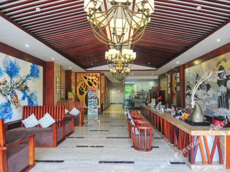 Sunshine Oasis Holiday Hotel