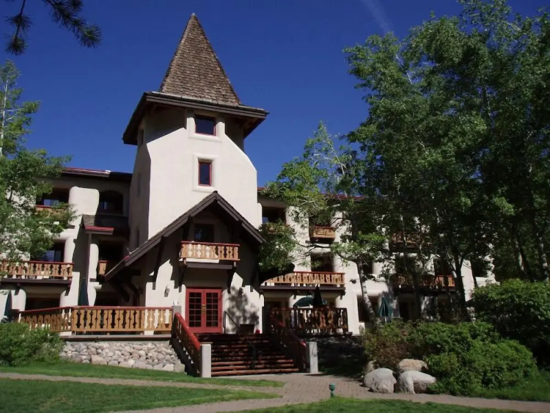 GetAways at Olympic Village Inn