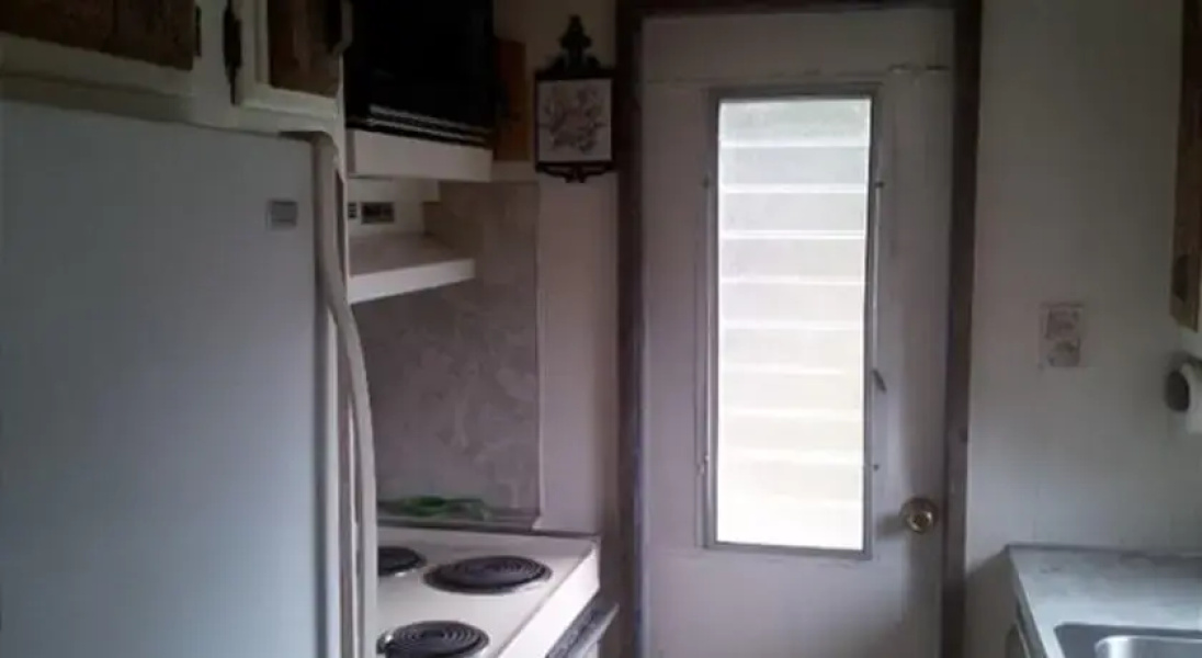 RedAwning 1960s Classic Mobile Cabin