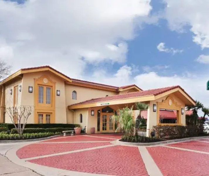 Days Inn & Suites by Wyndham Texas City