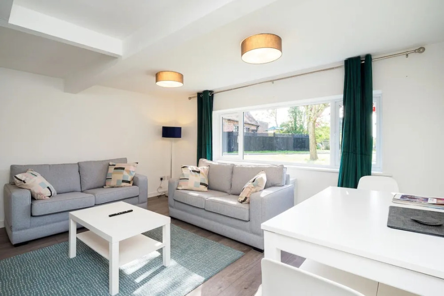 The WhiteCottage at Gildridge wd Hot Tub