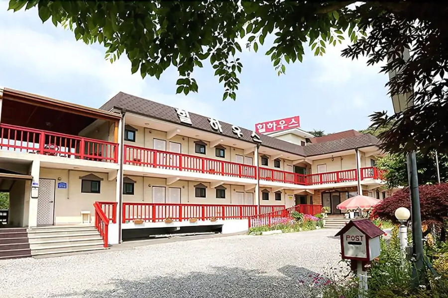 Anmyeondo Hillhouse Pension