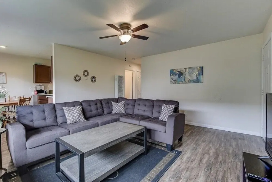 Comfy 2-bedroom, 5min to Concord Bart