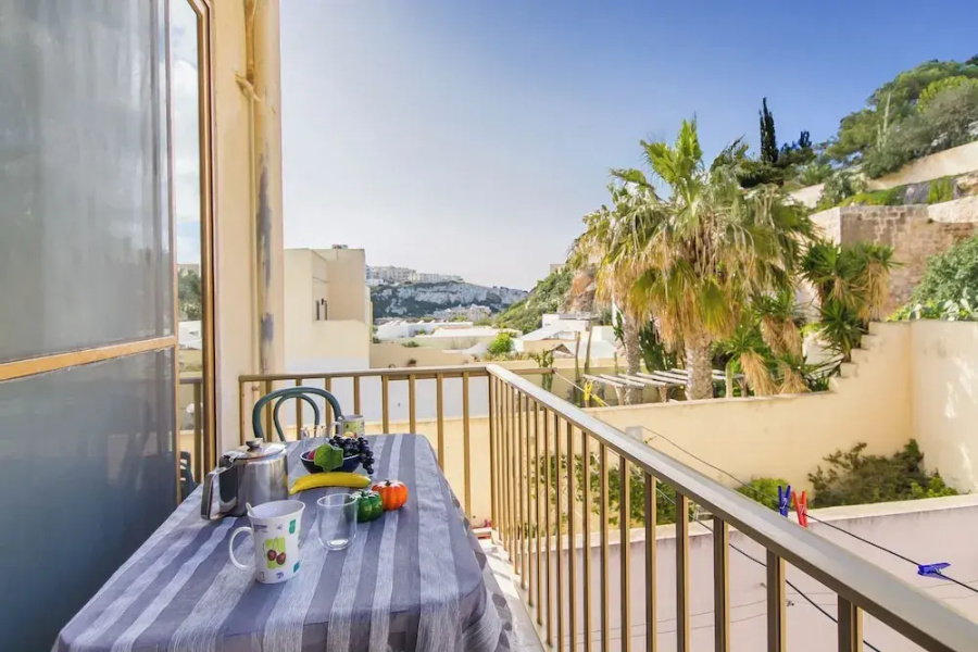 Pool and Sea, charming Merill Apart 5